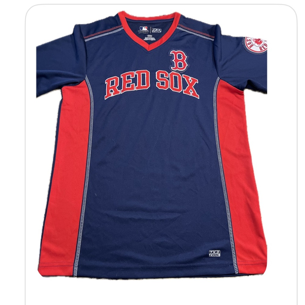 Men’s medium MLB Boston Red Sox vneck shirt